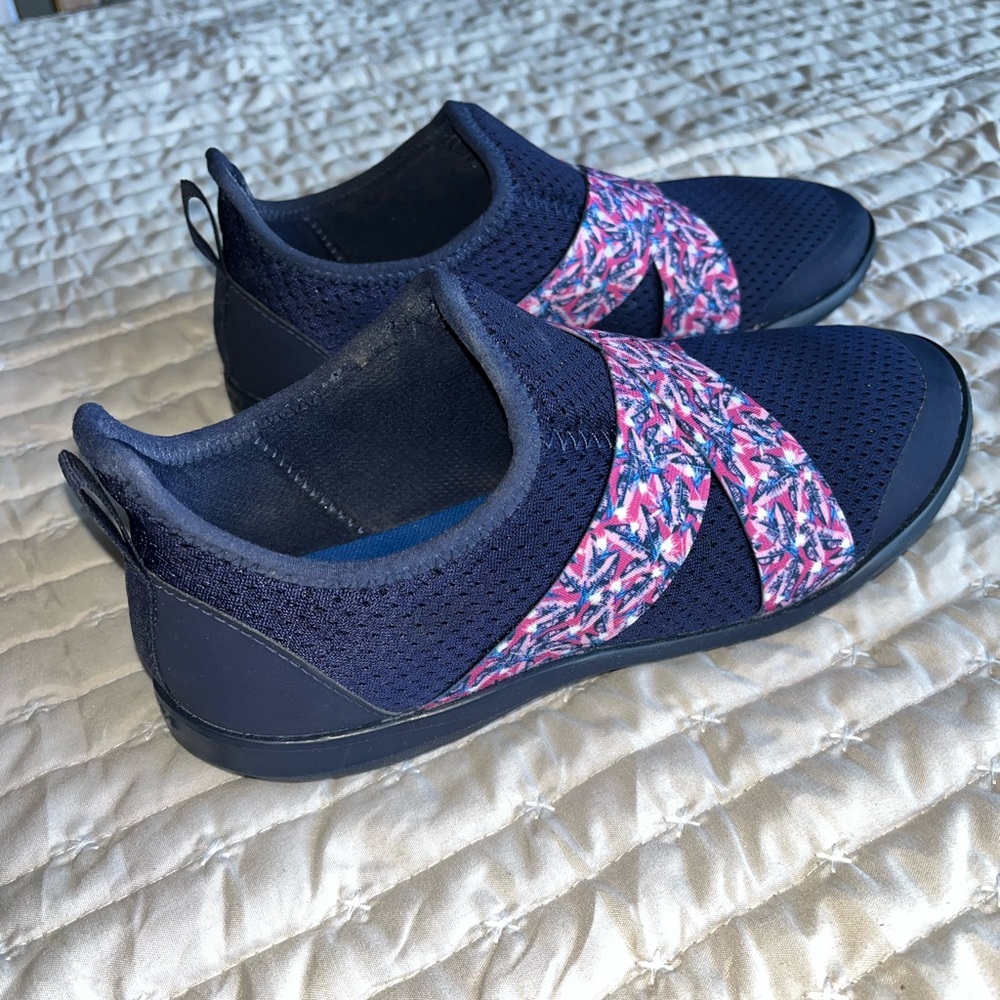 Final Price!! Navy Slip-On Yoga Crocs with Pink Patterned Straps - Picture 2 of 8